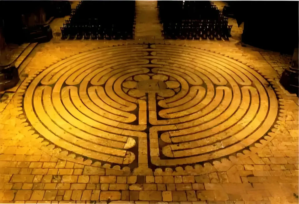 Chartres-Cathedral-labyrinth
