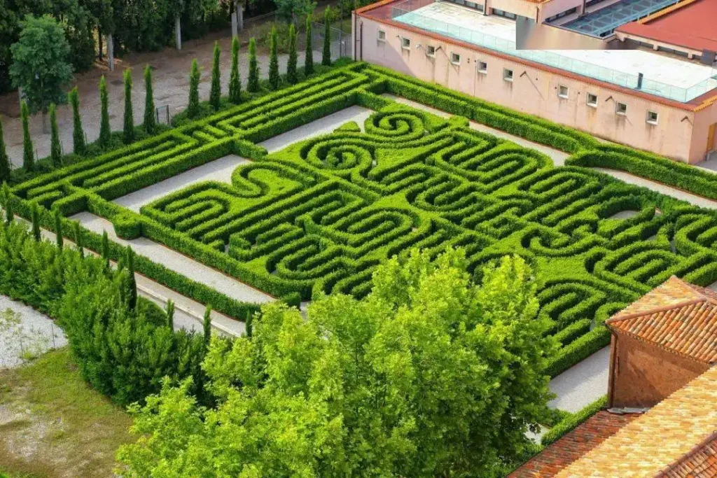 borges-maze-2