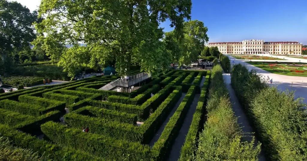 schonbrunn-maze-1