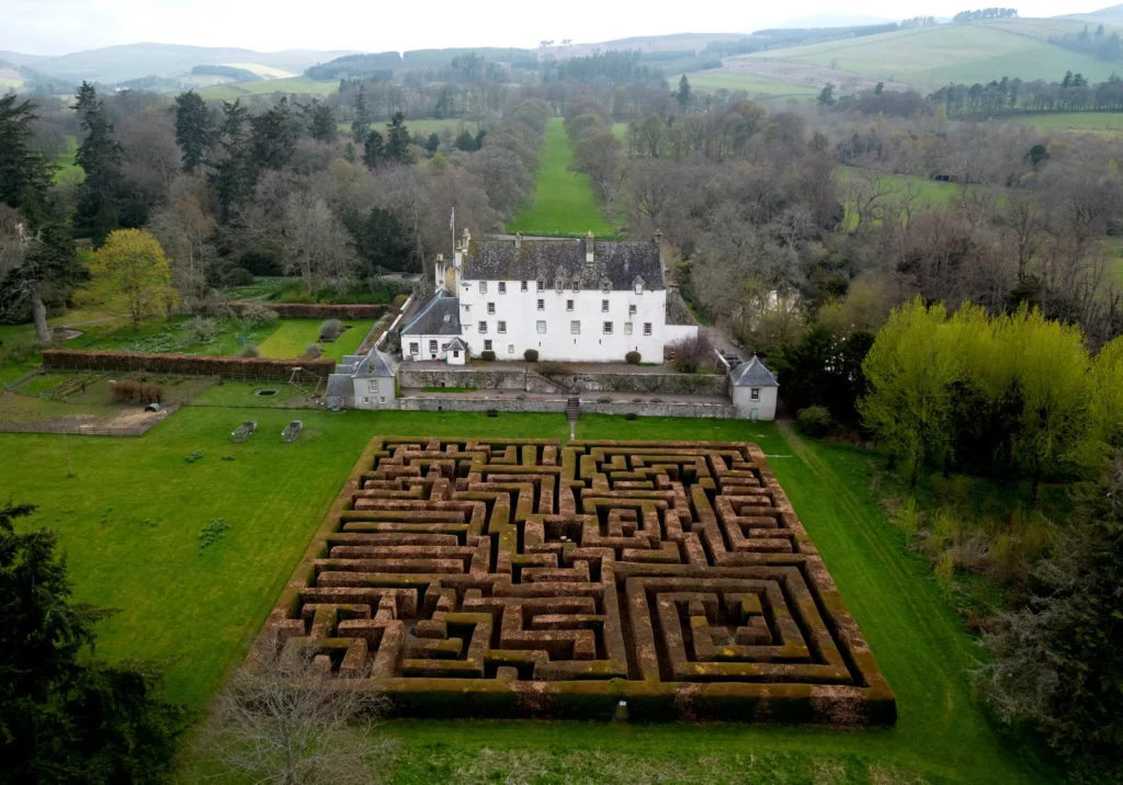 traquair-house-maze-1
