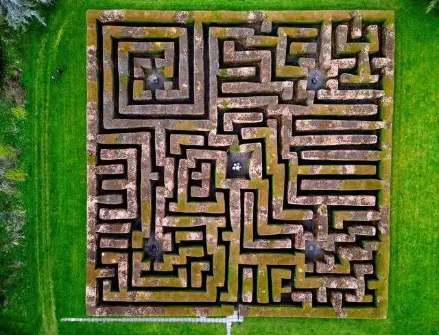 traquair-house-maze-2