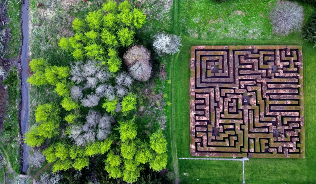 traquair-house-maze-4