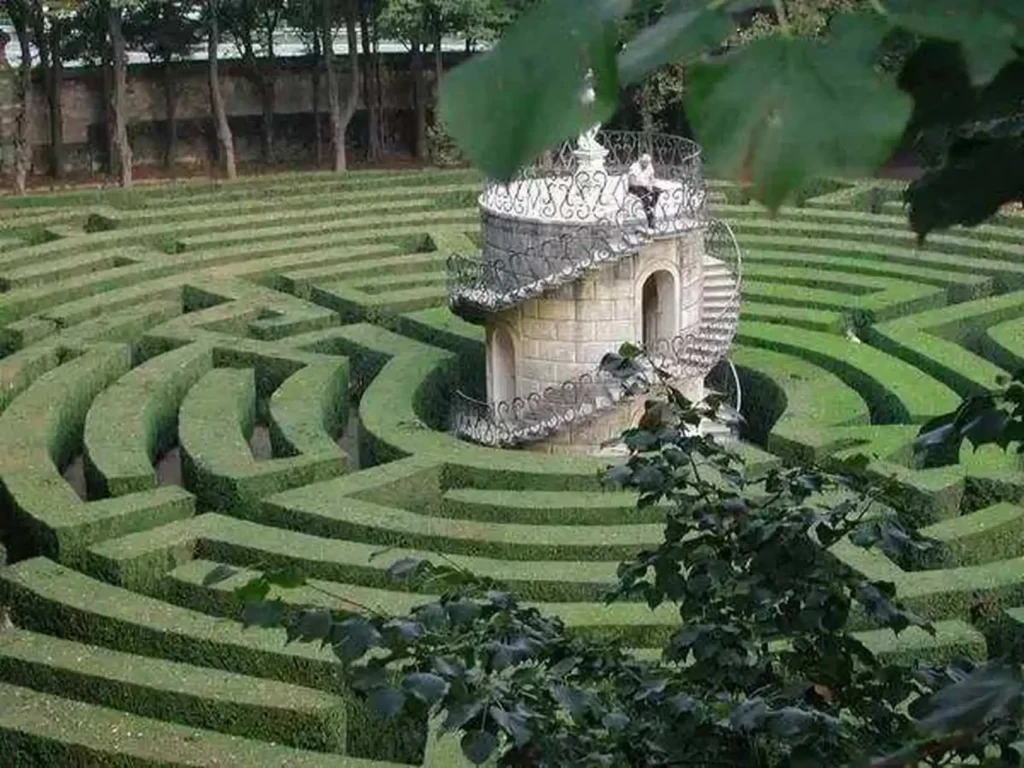 villa-pisani-garden-maze-1