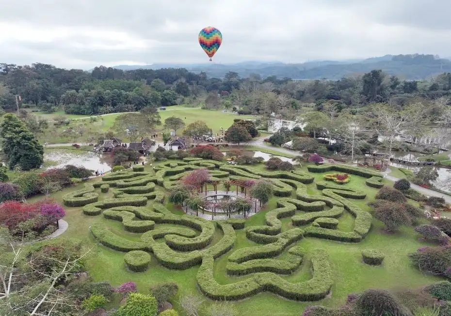 xishuangbanna-tropical-botanic-garden-maze-2