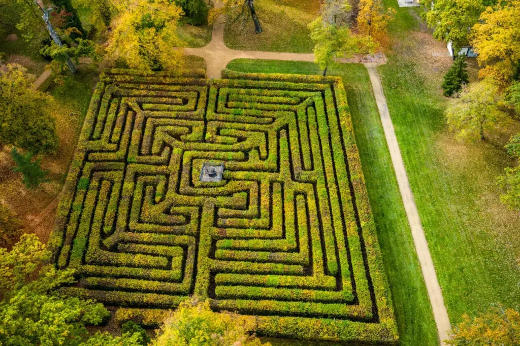 altjessnitz-manor-park-maze-1