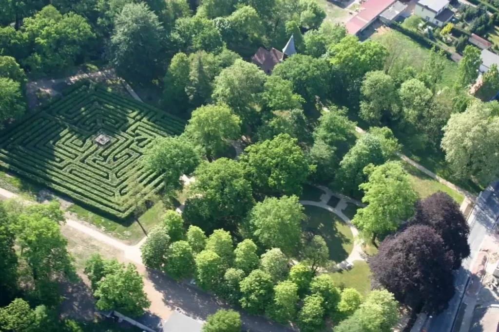 altjessnitz-manor-park-maze-2