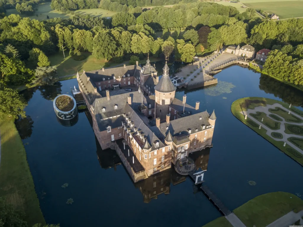 anholt-castle-park-maze-1