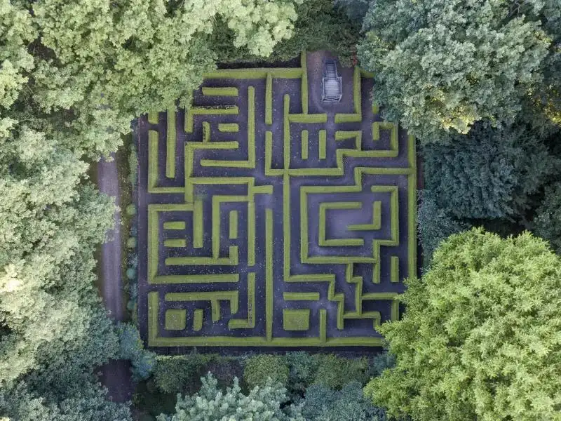 anholt-castle-park-maze-2