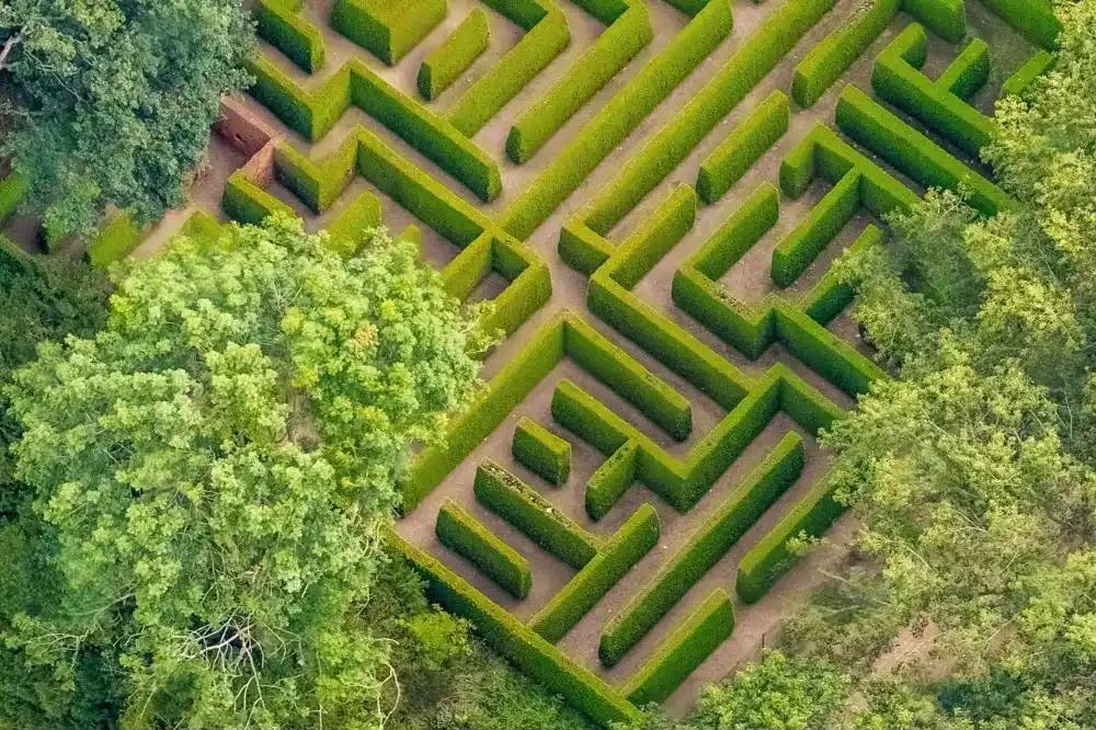 anholt-castle-park-maze-5