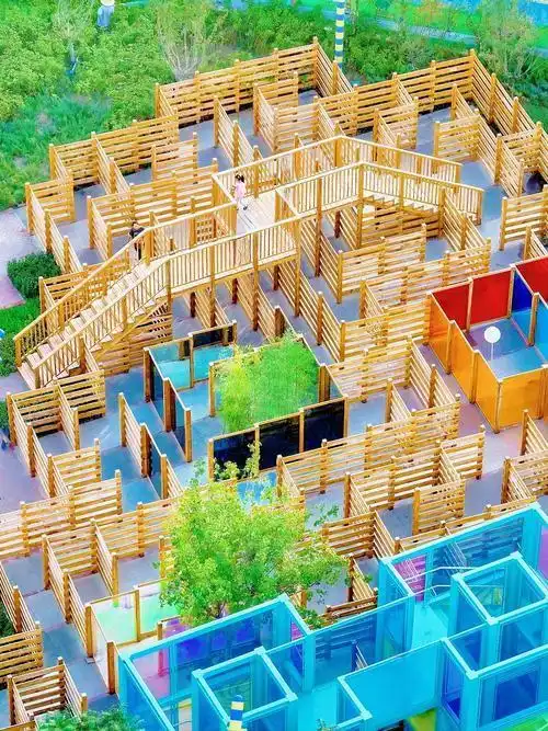 future-planet-park-maze-3