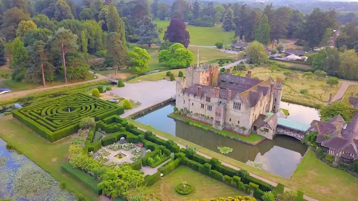 hever-castle-gardens-yew-maze-1