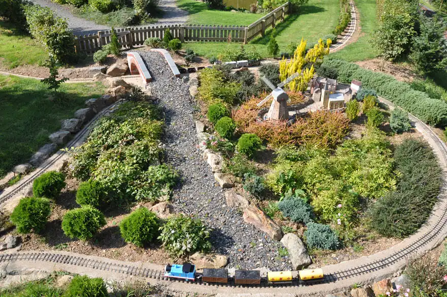 hidden-valley-the-puzzle-park-maze-3
