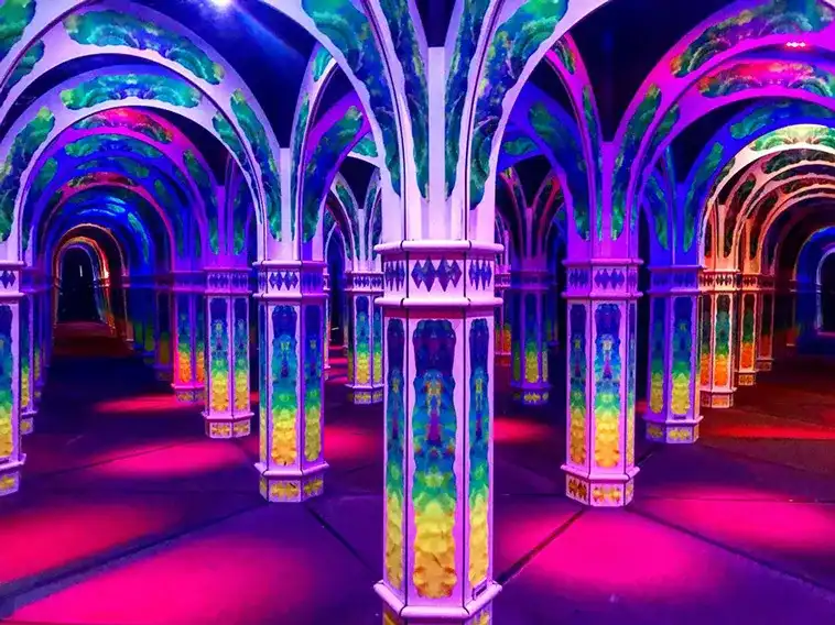 magowans-infinite-mirror-maze-1