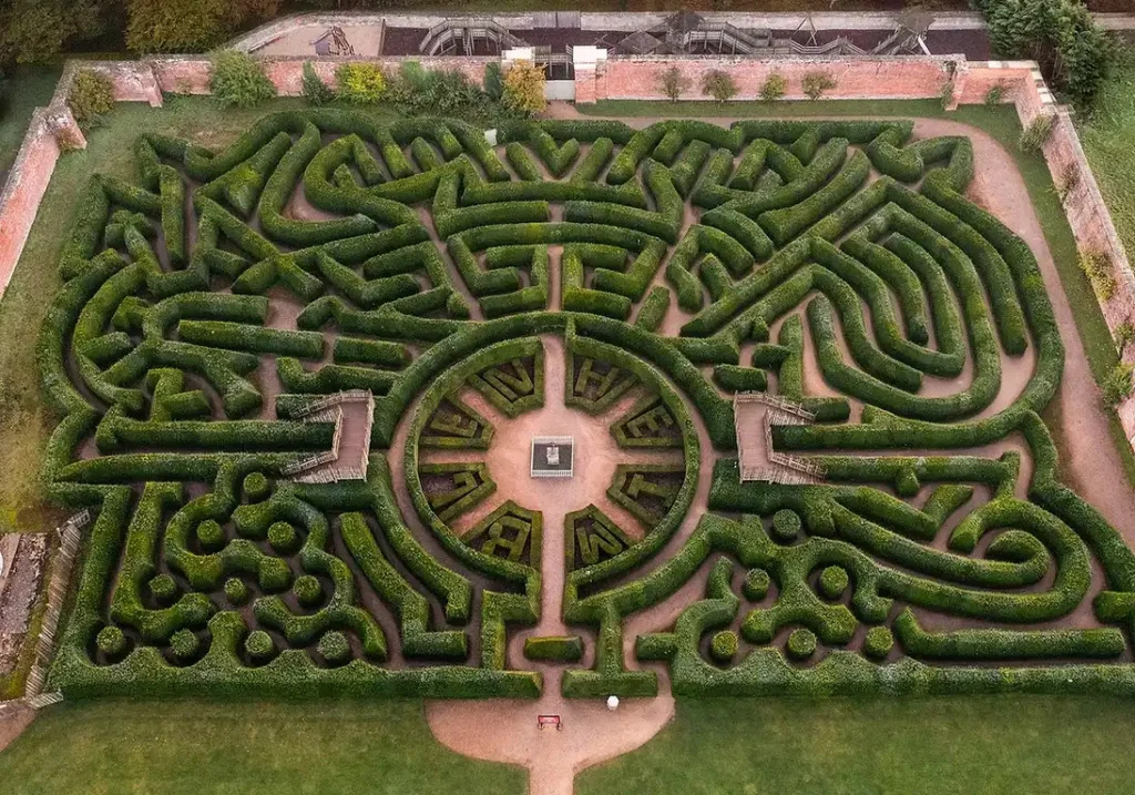 marlborough-maze-3