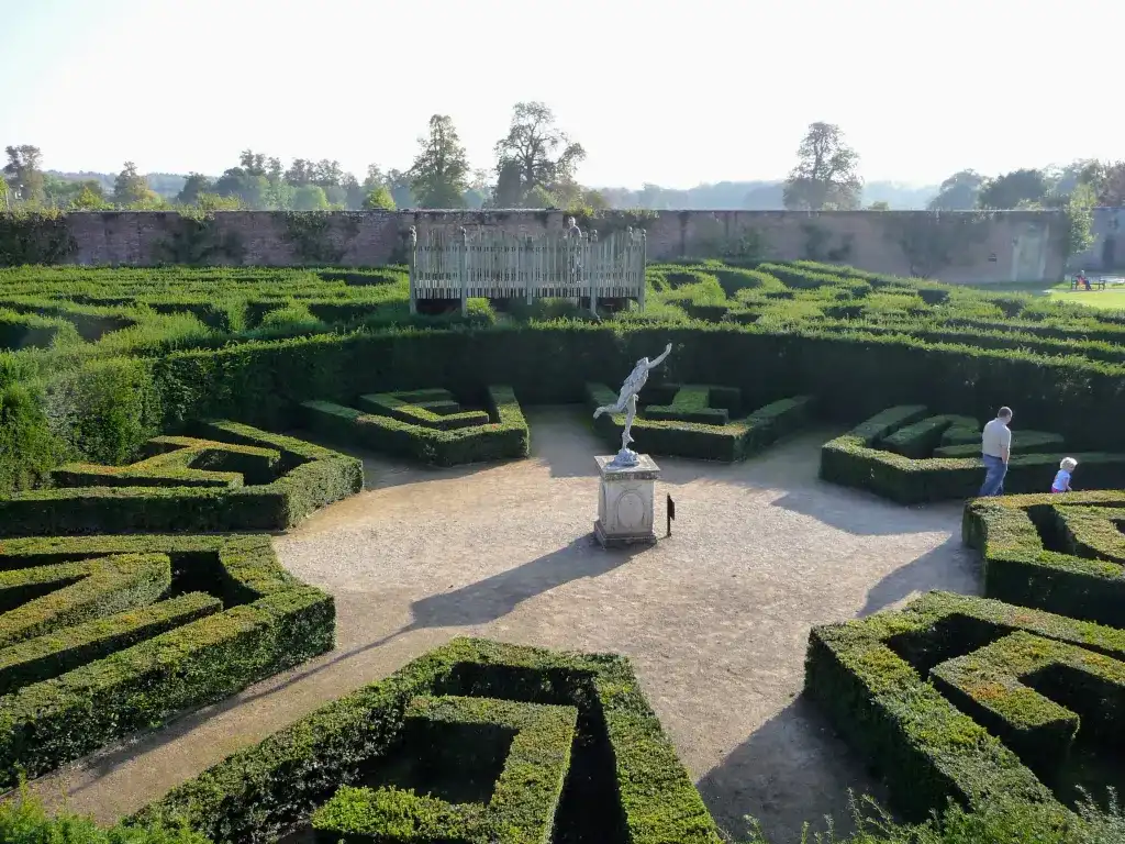 marlborough-maze-5