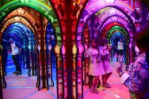 mirror-maze-in-singapore-1