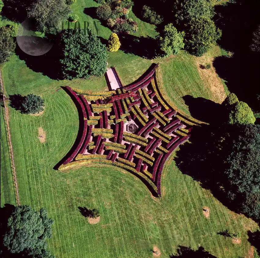 scone-palace-maze-1