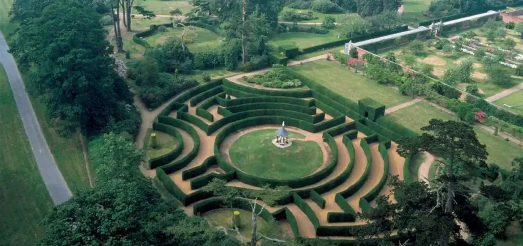 somerleyton-maze-4