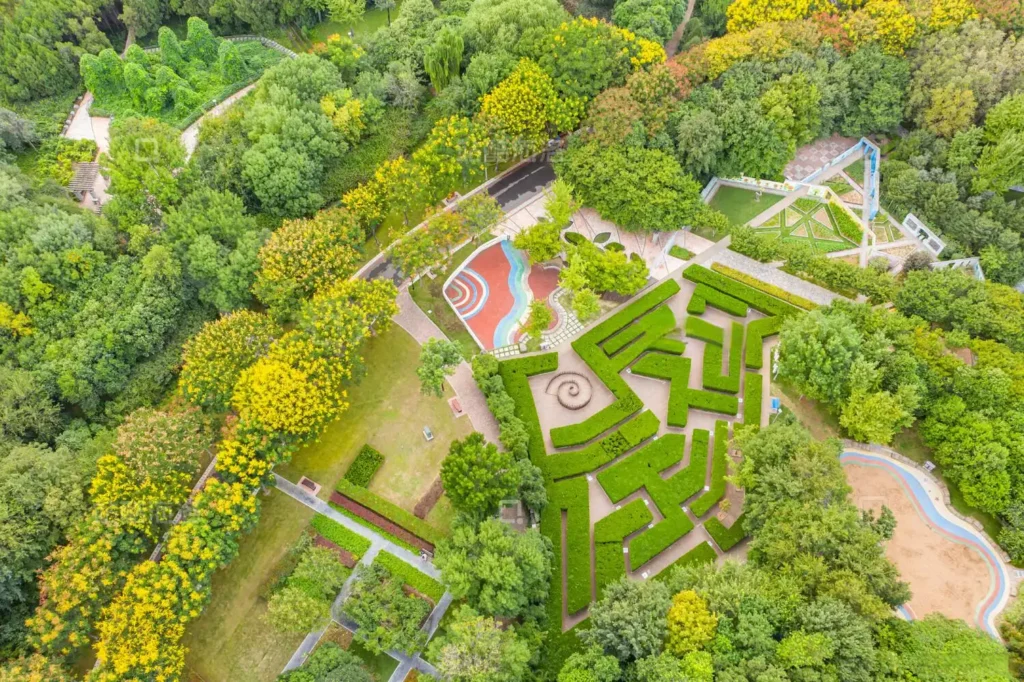 childrens-exploration-garden-maze-2