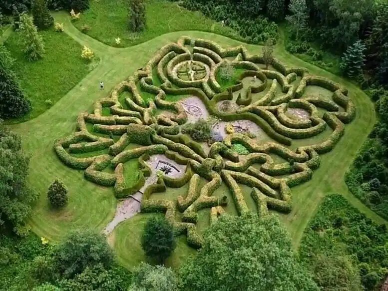 green-man-maze-2