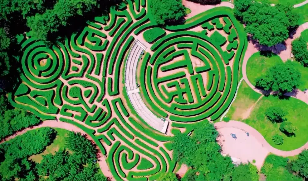 maze-at-natural-park-of-crescent-island-6