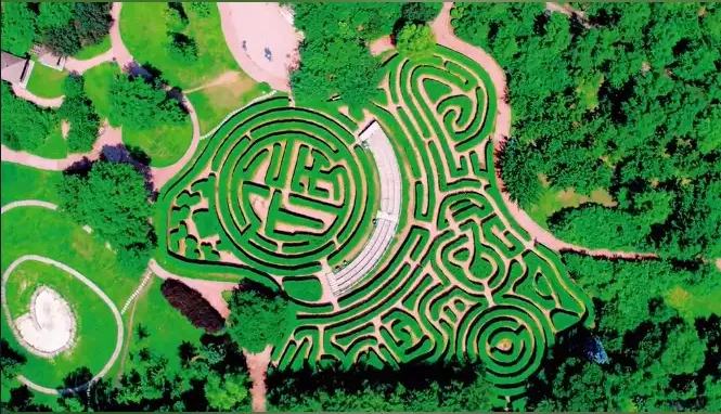 maze-at-natural-park-of-crescent-island-7