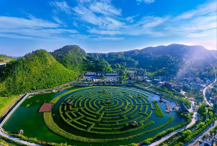 nine-peaks-lotus-pond-maze-5