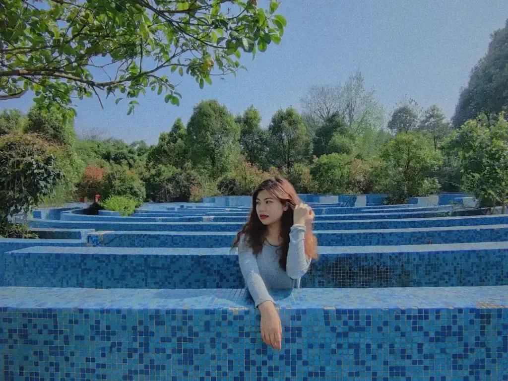 guanshan-lake-park-maze-12