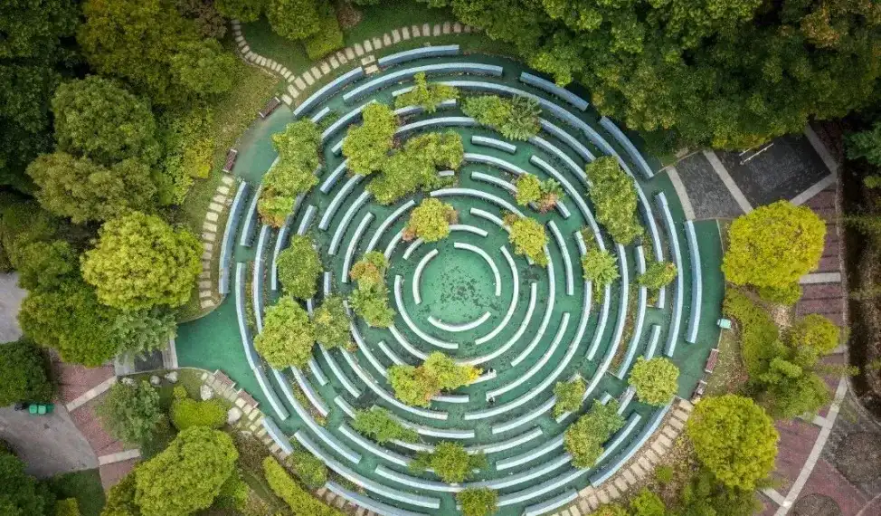 guanshan-lake-park-maze-13