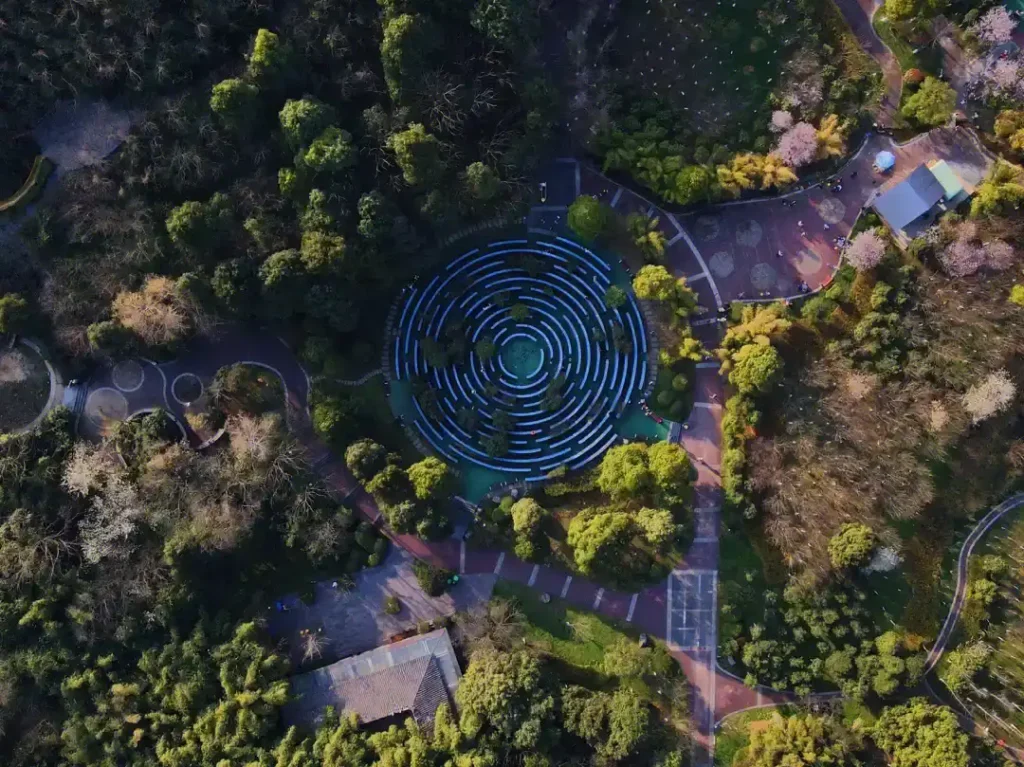 guanshan-lake-park-maze-7