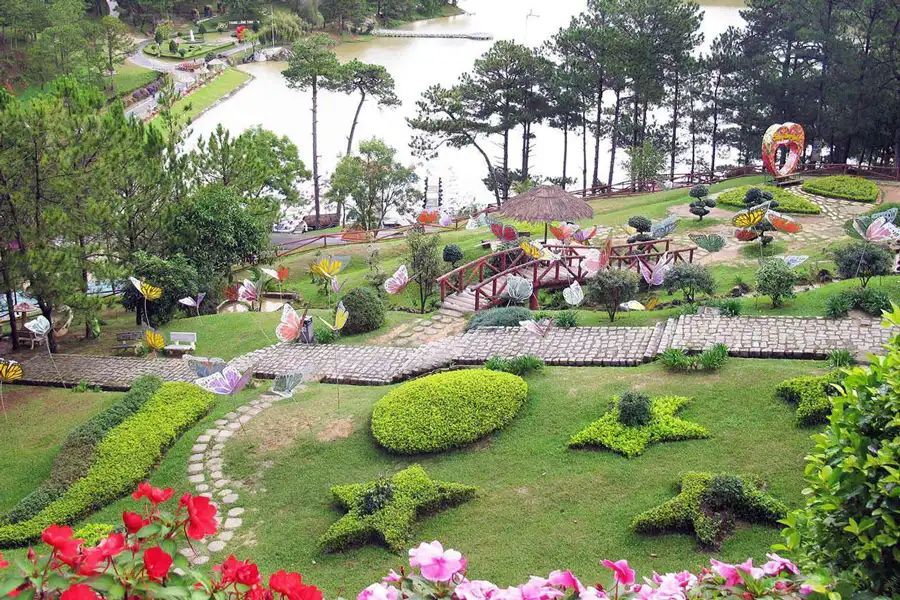 heart-maze-in-valley-of-love-3