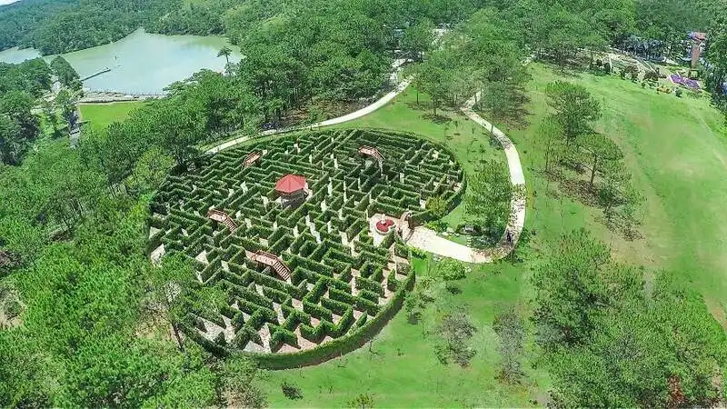 heart-maze-in-valley-of-love-5