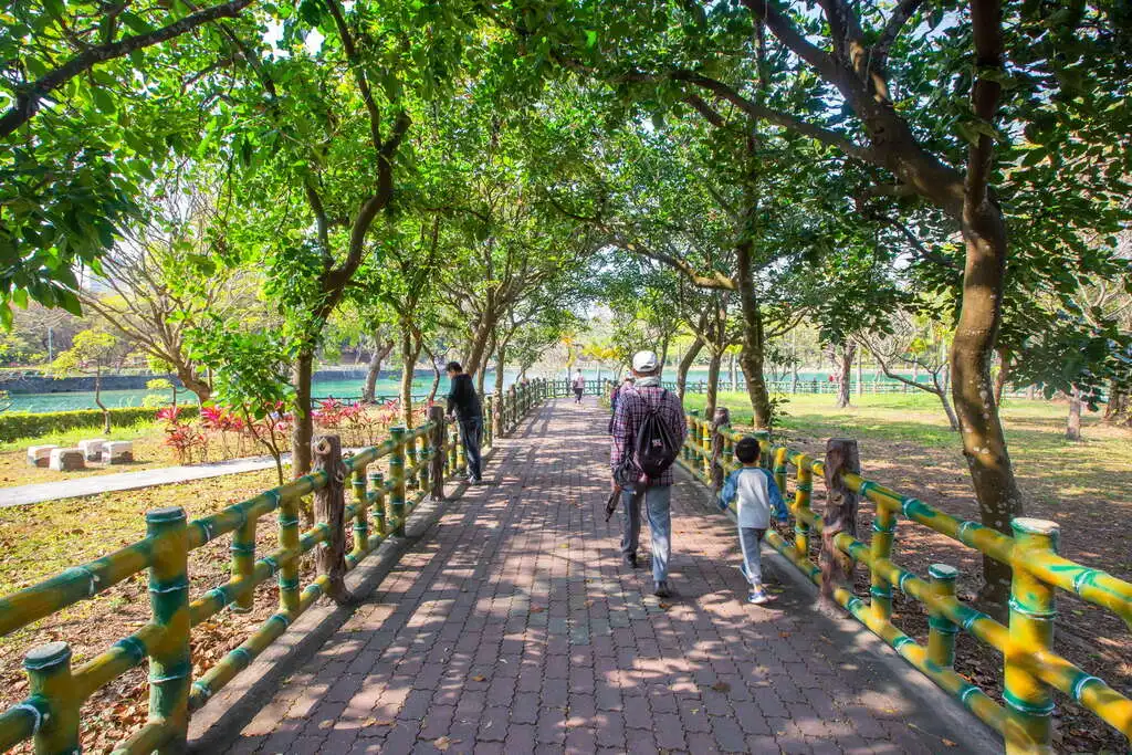 chengqing-lake-maze-garden-1