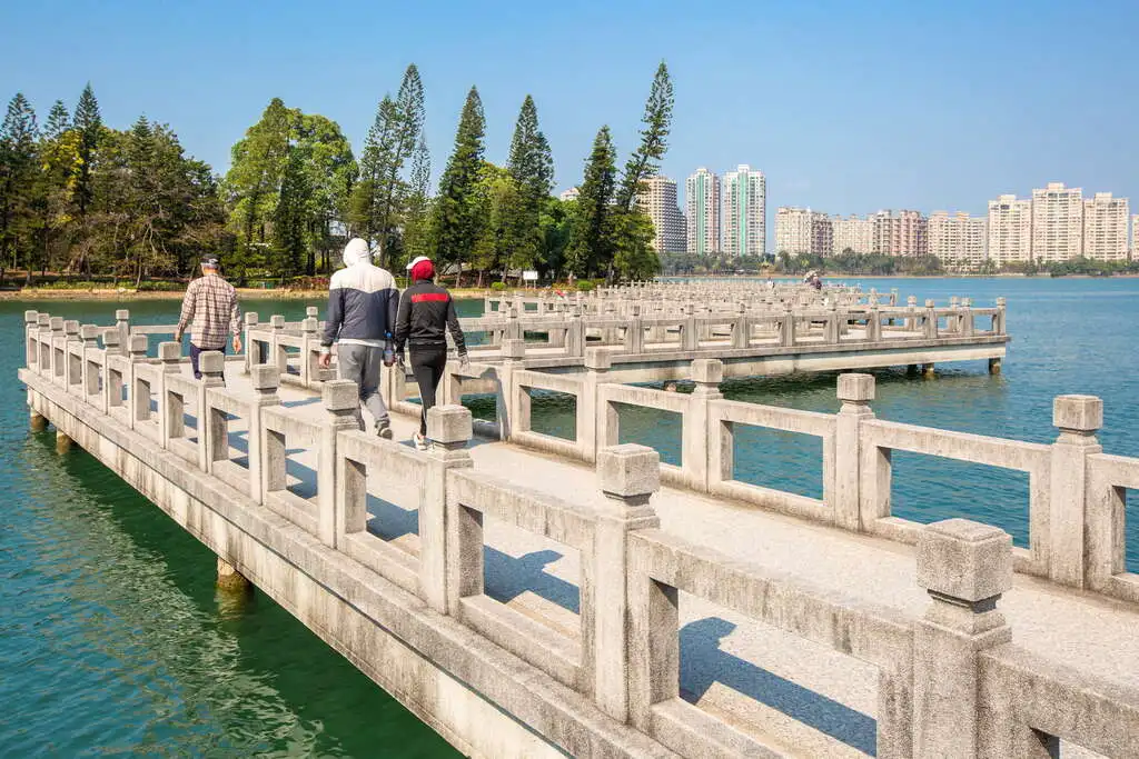 chengqing-lake-maze-garden-2