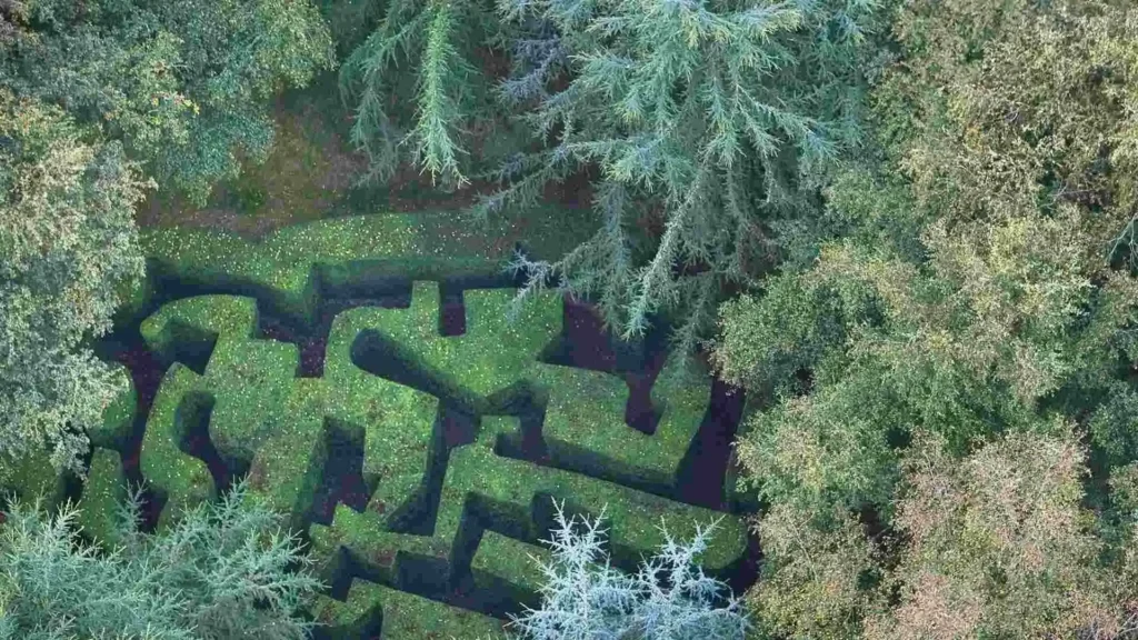 château-de-la-ballue-maze-1