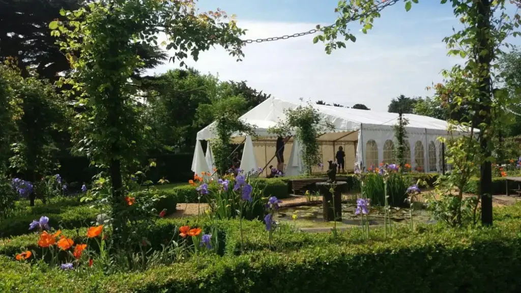 bridge-end-garden-yew-hedge-maze-5