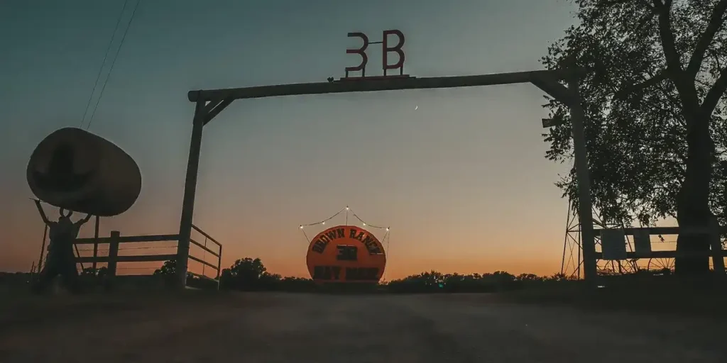 brown-ranch-hay-maze-7