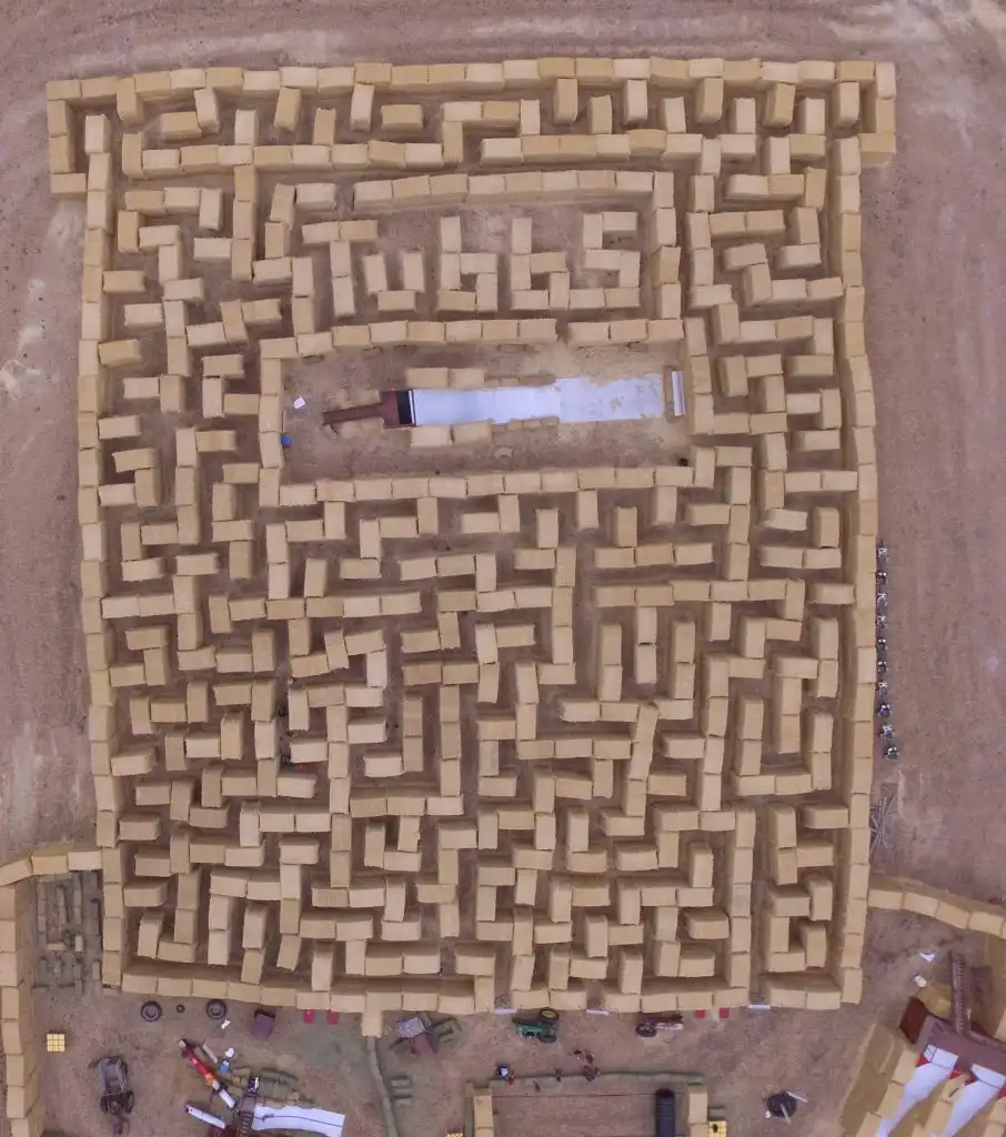 tubbs-berry-farm-straw-maze-3